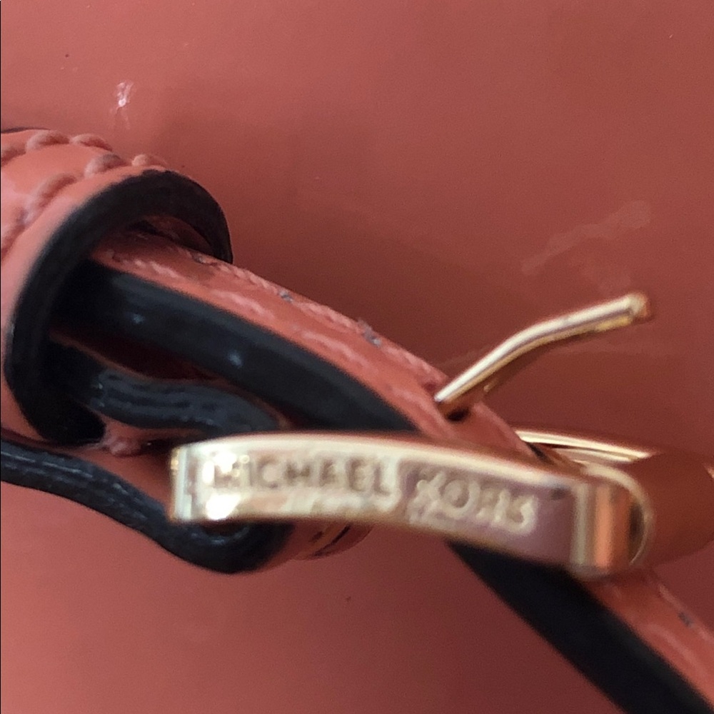 MICHAEL KORS Patent Leather Coral Crossbody, Excellent - Picture 12 of 12